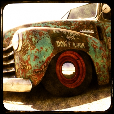 DON'T LOOK